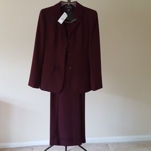 Pants Suit  brand new Size 2 Polyester & Acetate